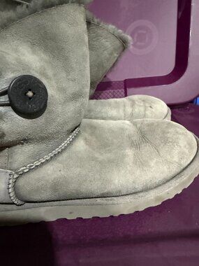 UGG Australia Bailey Button Grey Size 9